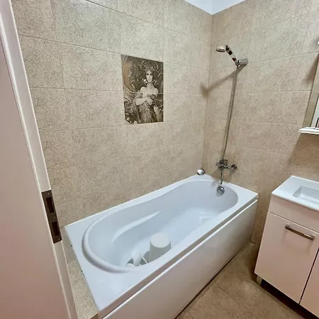 Ap Nou Cu 2 In Centrul Bucurestiului Apartment